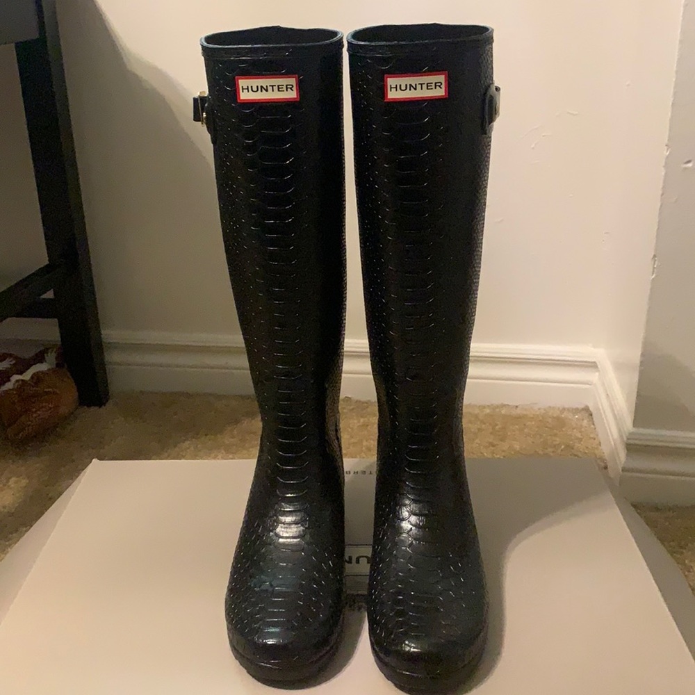Black Snake print hunter boots. Tall size 8 women.